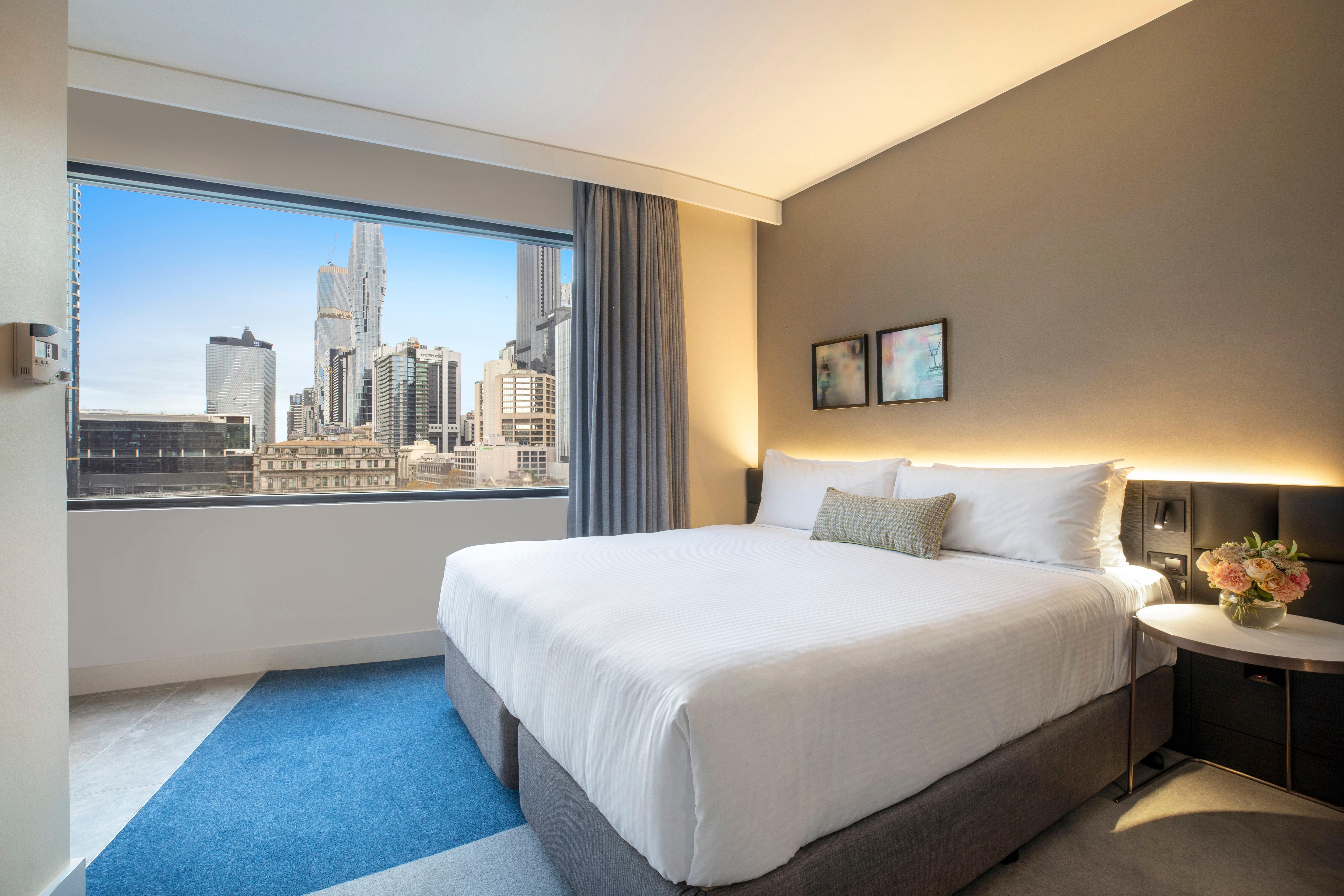 Crowne Plaza By Ihg Hotel 4*