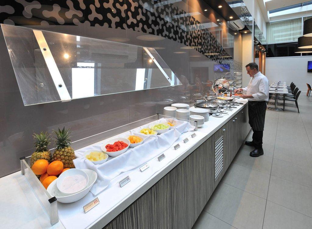 Mercure Therry Street Hotel 4*