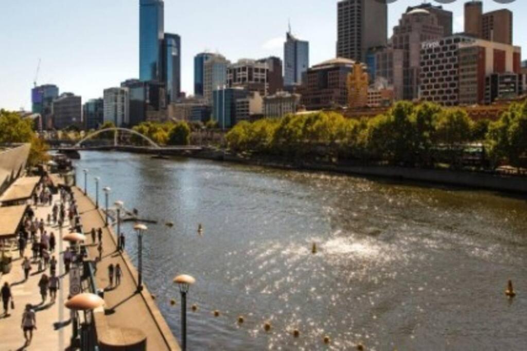 Apartment Stone's Throw To Mcg 1br1ba With Free Car Park