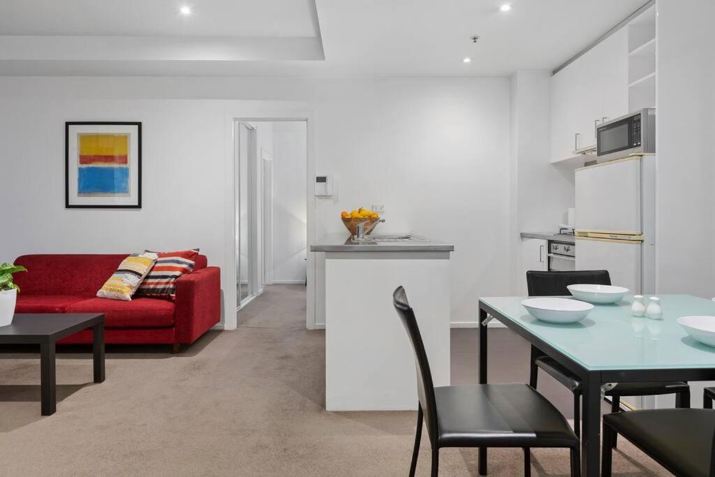 Astral Apartments. Spacious 2 Bed, 2 Bath In A Great Location.