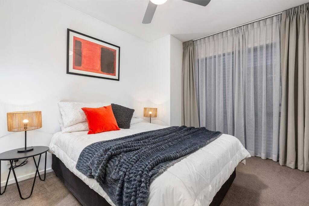 Apartment Astral Apartments. Spacious 2 Bed, 2 Bath In A Great Location. *