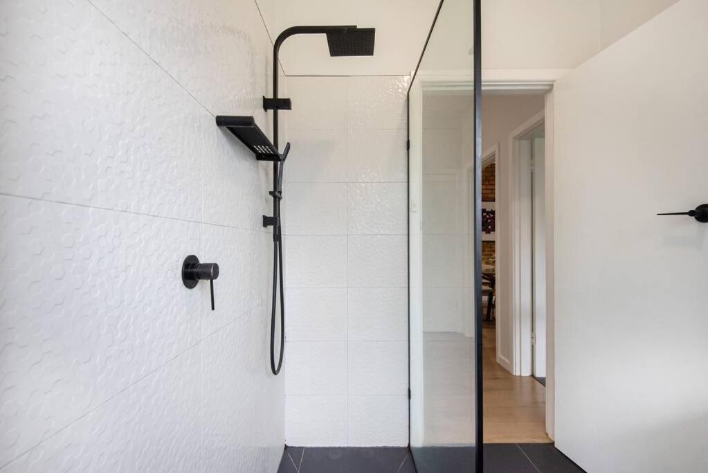 Apartment Spacious Style In St. Kilda East - Large Courtyard Melbourne