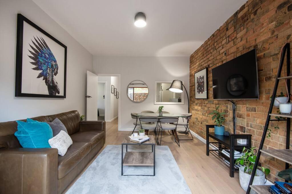Spacious Style In St. Kilda East - Large Courtyard Melbourne