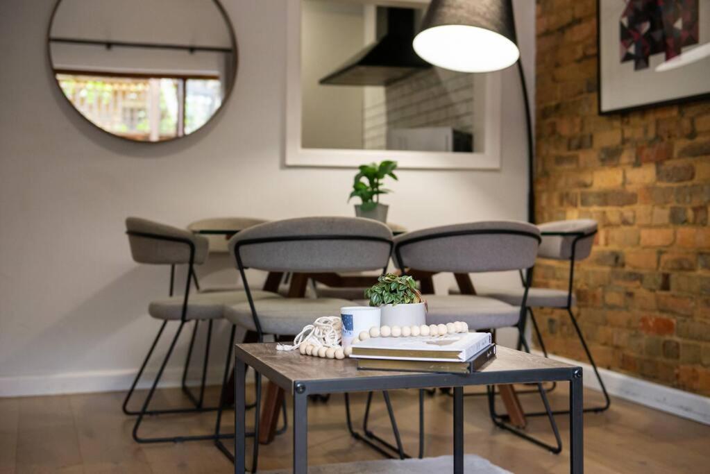 Apartment Spacious Style In St. Kilda East - Large Courtyard *