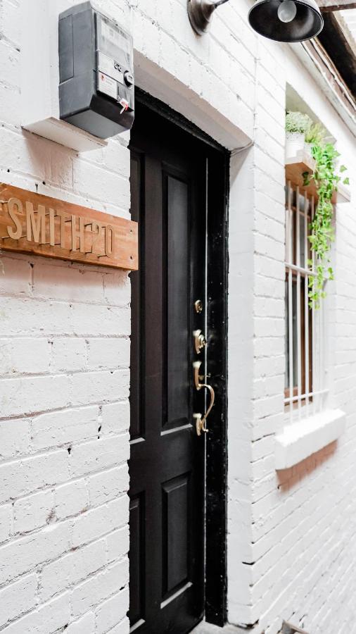 Your On Smith St Collingwood With Parking Apartment *