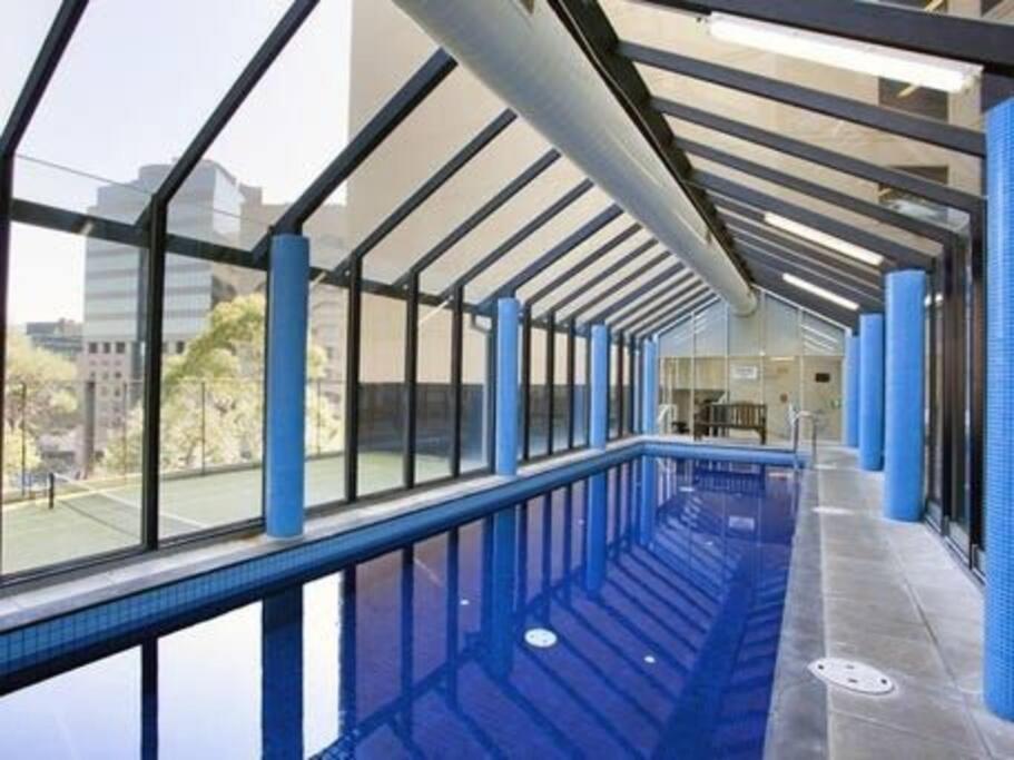 Skyline Views With Swimming Pool! * Melbourne