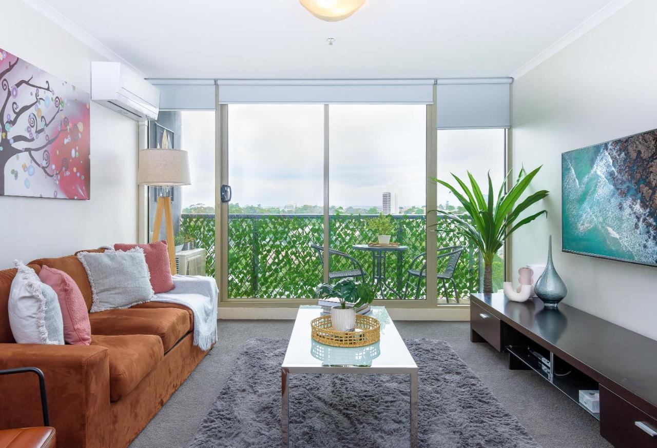 Skyline Views With Swimming Pool! Melbourne