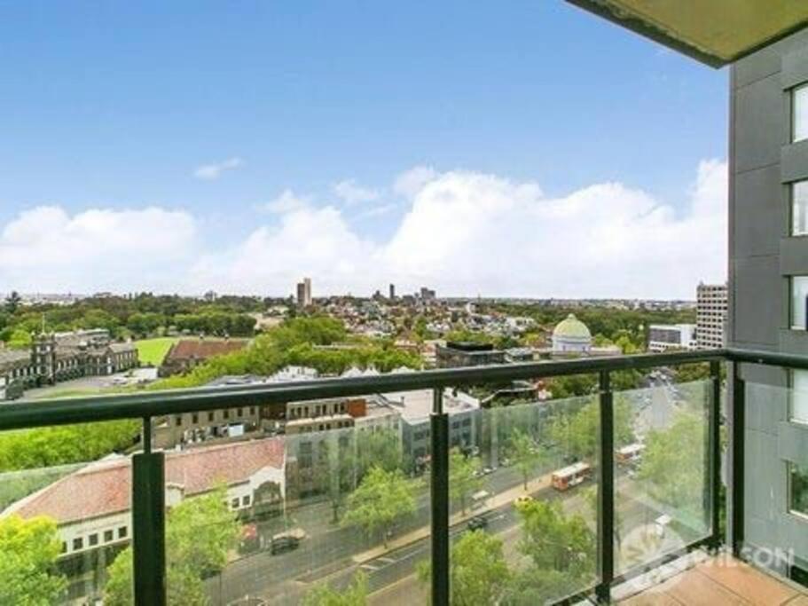 Skyline Views With Swimming Pool! * Melbourne