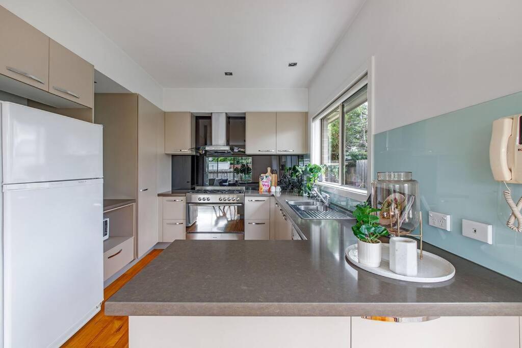 East Brighton Townhouse By Ready Set Host *