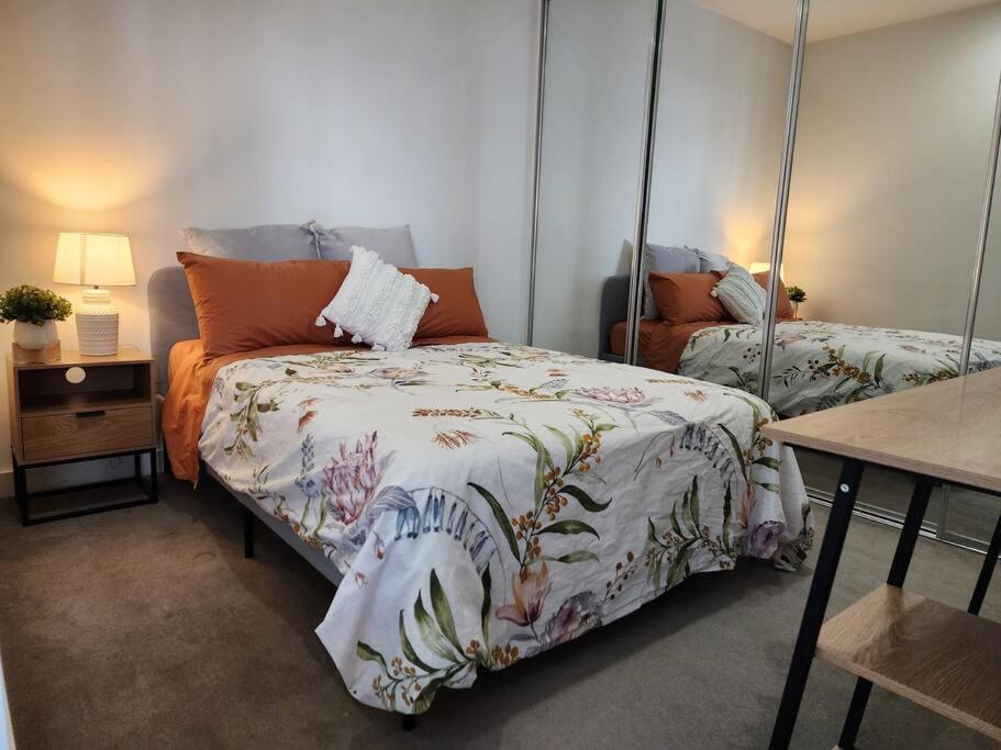 Vogue Style Modern 2b1b In Sth Yarra W Carpark Wifi Pool Melbourne