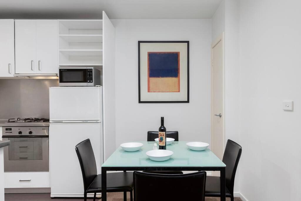 107 Astral Apartment Melbourne