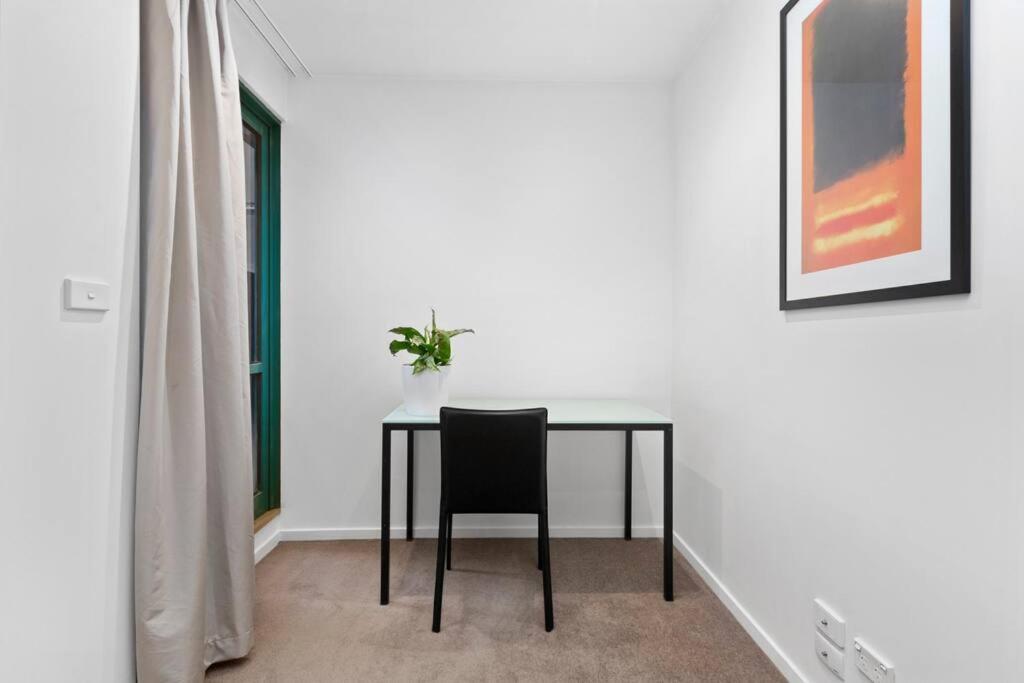 108 Astral Apartment Melbourne