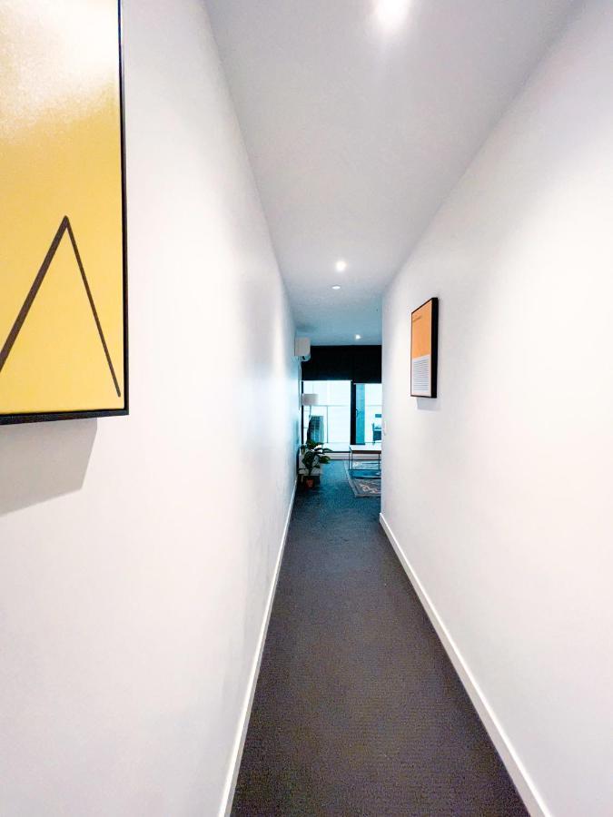 Lovely One Bedrooms In A Great Location * Melbourne