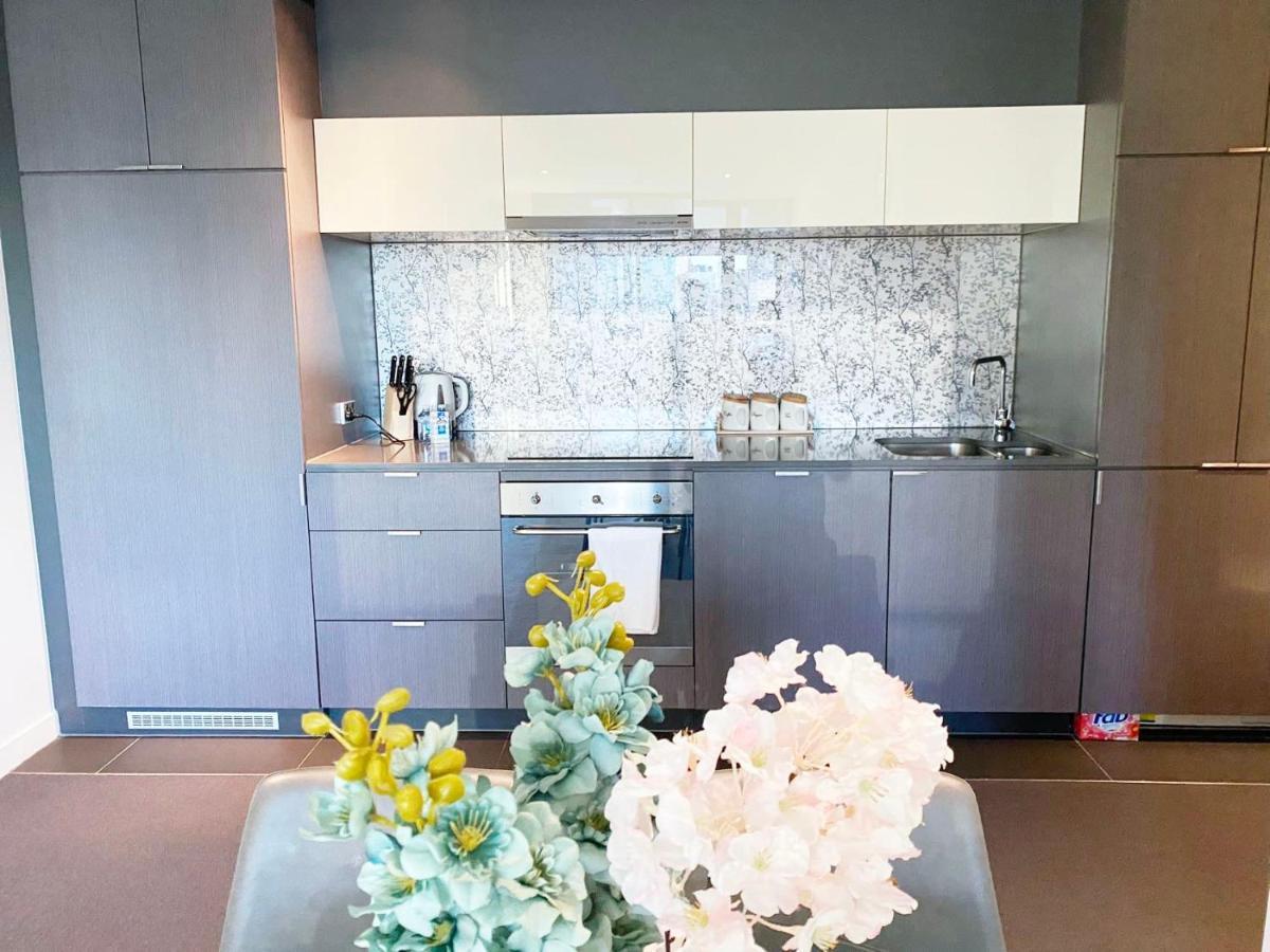 Amazing 2 Bedroom With Great Views Melbourne
