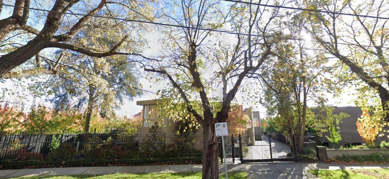 Apartment Luxury Spacious 3-bedroom On Exclusive Lansell Rd, Toorak Melbourne