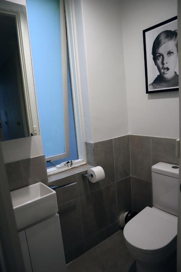 Luxury Spacious 3-bedroom On Exclusive Lansell Rd, Toorak *