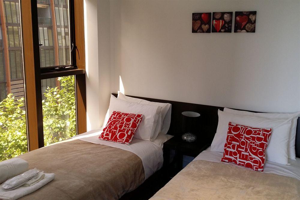 Aura On Flinders Serviced