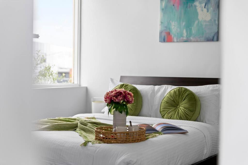 Bright And Sunny Gem On Hotham Apartment