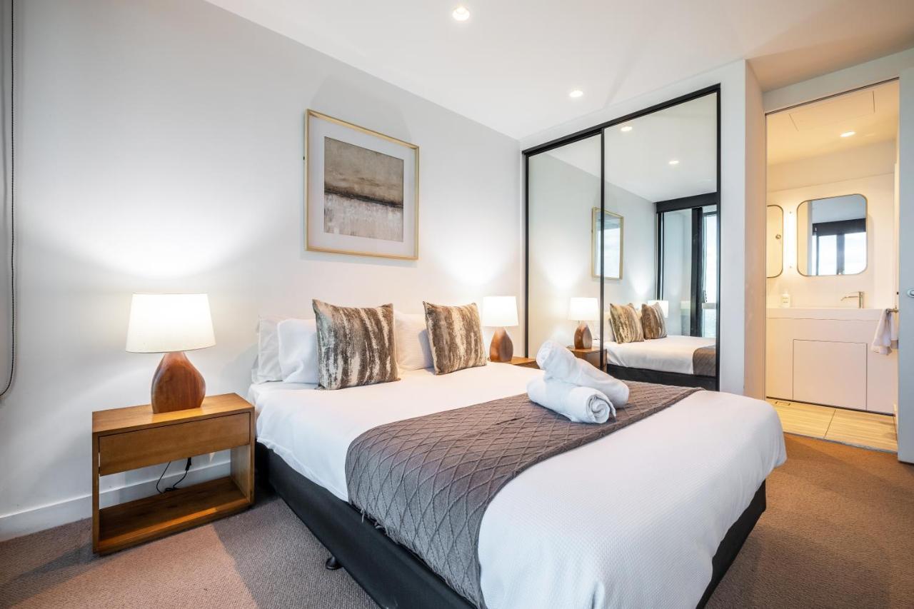 Mega Style Victoria One * Melbourne