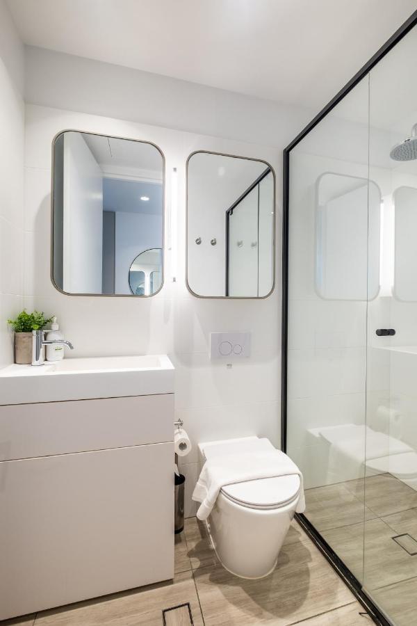 Mega Style Victoria One Apartment