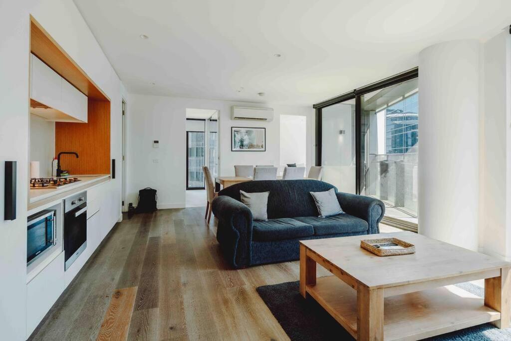 Getaway 2bdrm Parking Pool & Apartment