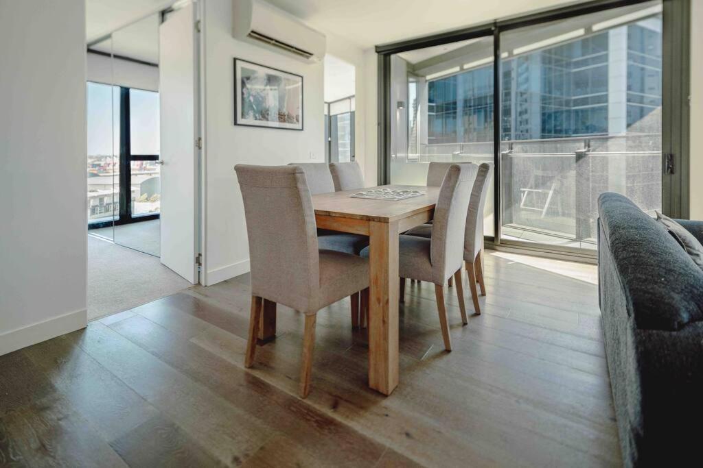 Getaway 2bdrm Parking Pool & Apartment