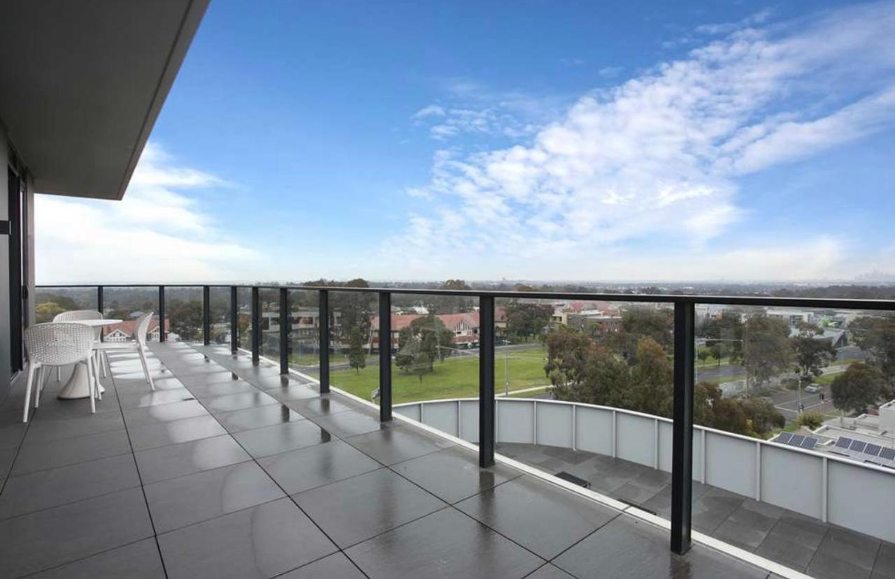 Bright Bundoora Apartment