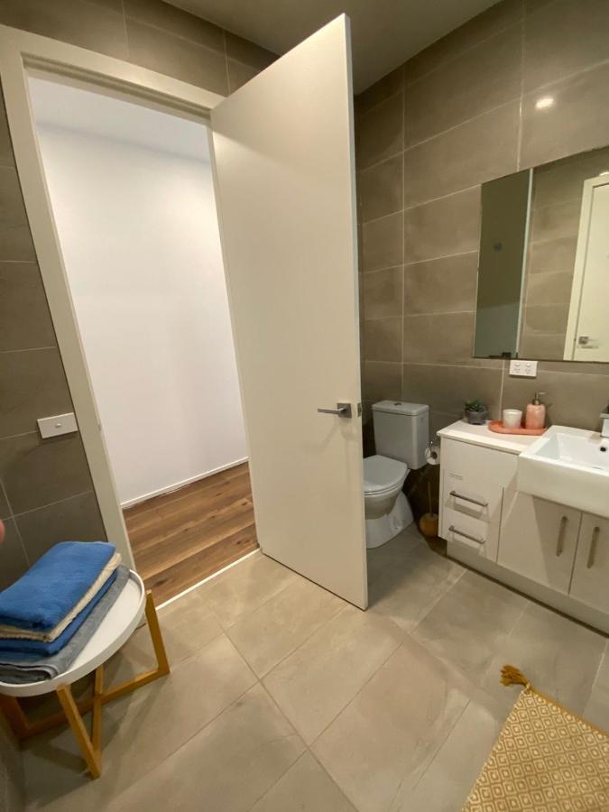 2bedroom Tranquil Townhouse Close To & Airport *