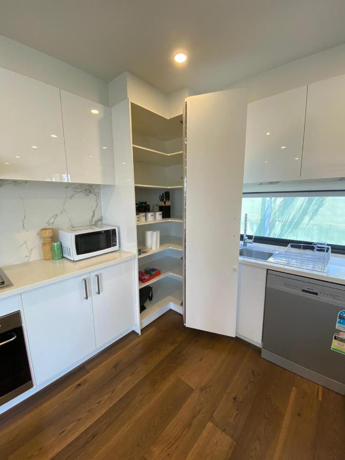 2bedroom Tranquil Townhouse Close To & Airport *