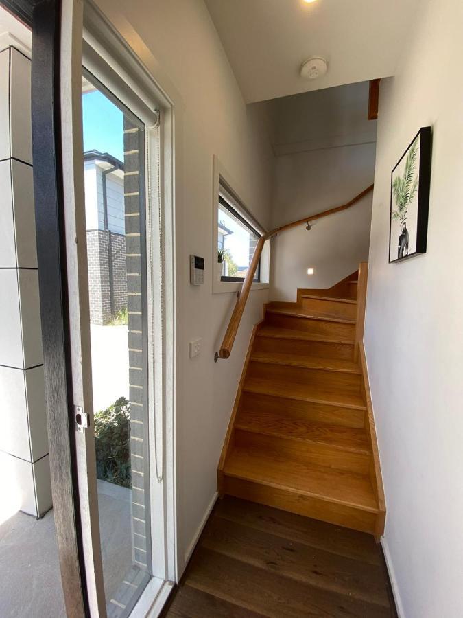 2bedroom Tranquil Townhouse Close To & Airport * Melbourne