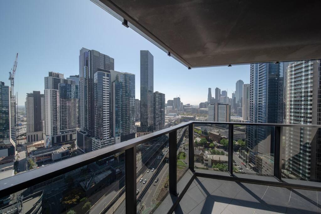 Apartment Spacious 2 -bedrs Apt With Free Parking *