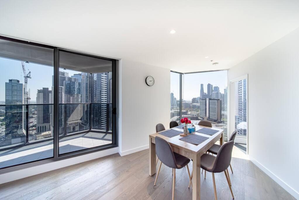 Spacious 2 -bedrs Apt With Free Parking Melbourne