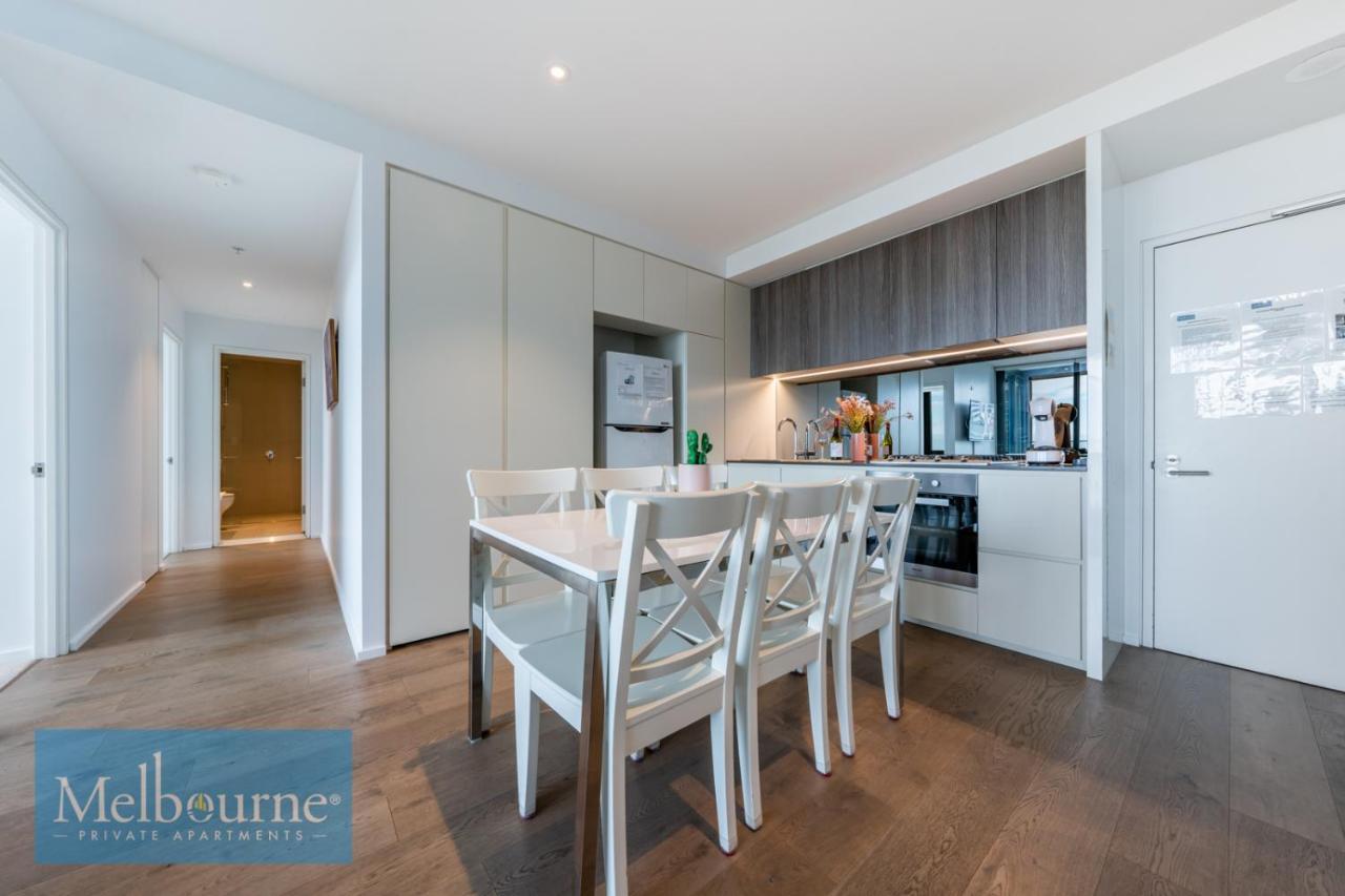 Private - Collins Street Waterfront, Docklands Apartment *