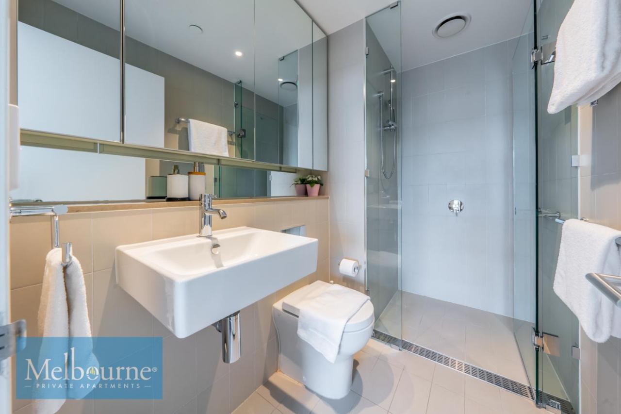 Private - Collins Street Waterfront, Docklands Apartment