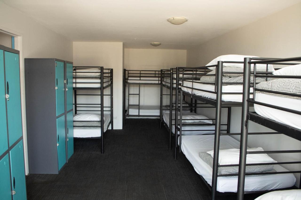 Nomads St Kilda Hostel *