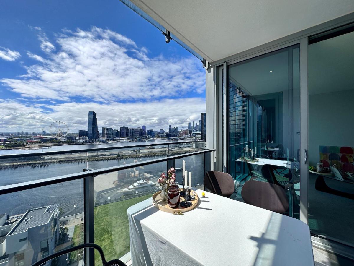 Sea View Apartment *