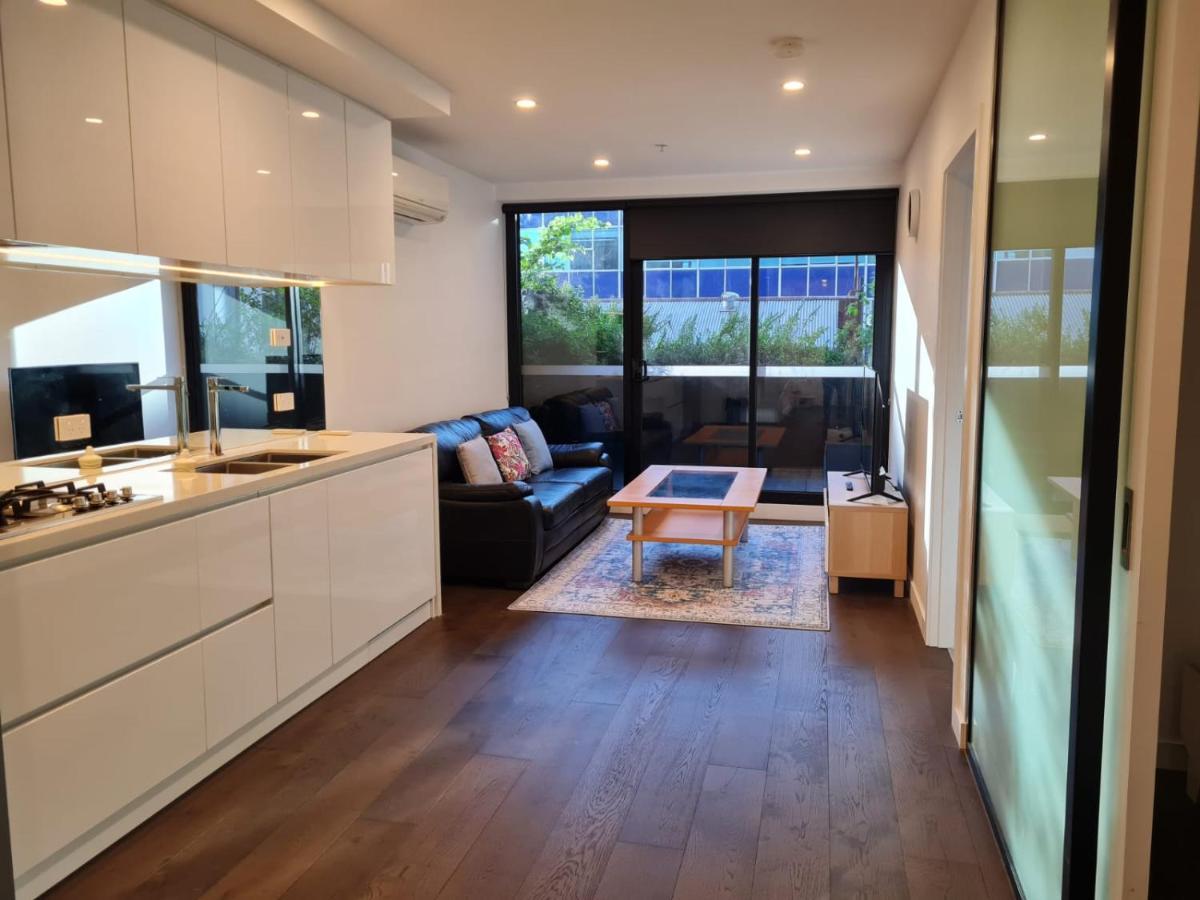 Two Bedroom In North * Melbourne