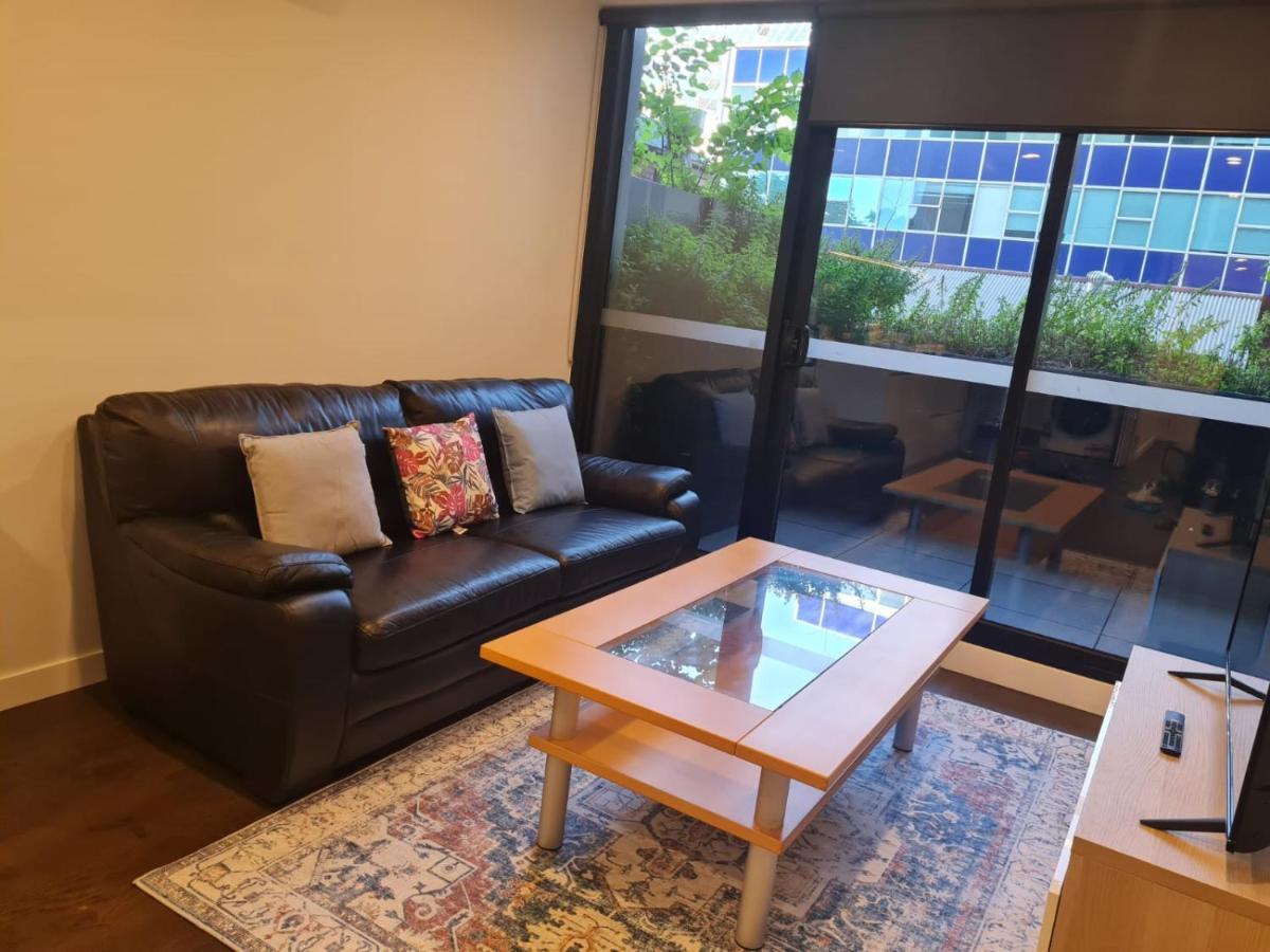 Two Bedroom In North Apartment *