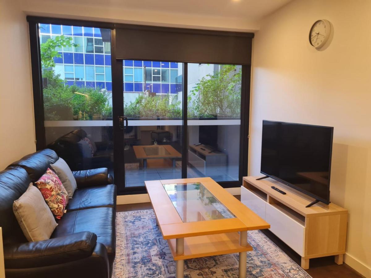Two Bedroom In North Apartment *
