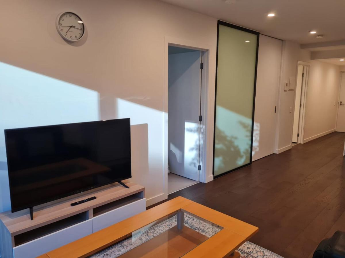 Two Bedroom In North * Melbourne