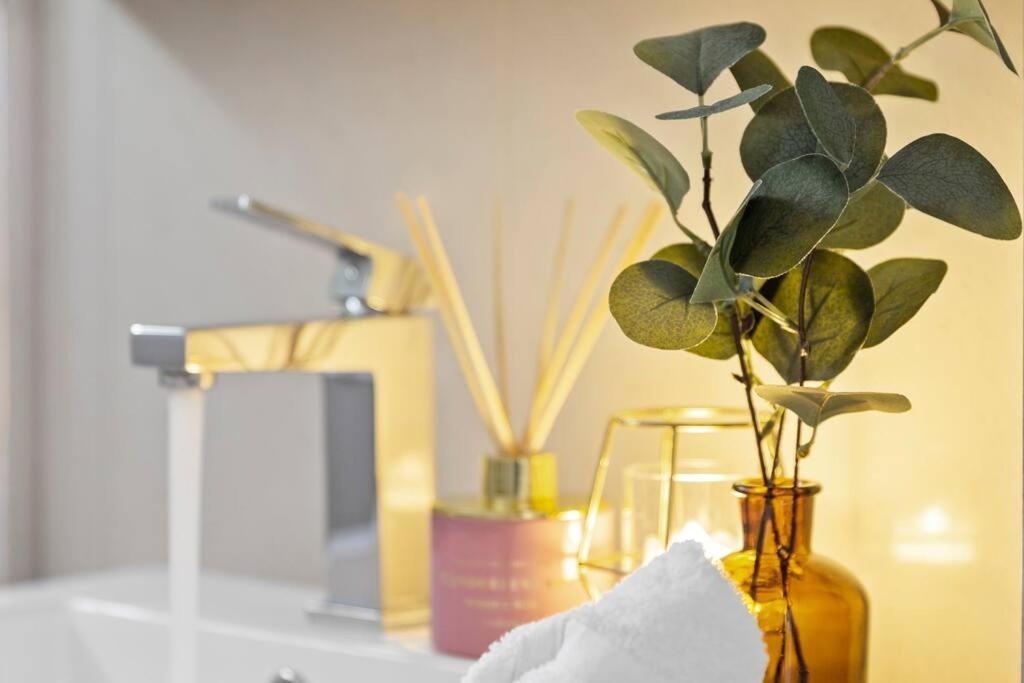 Romantic Retreat With Garden Melbourne