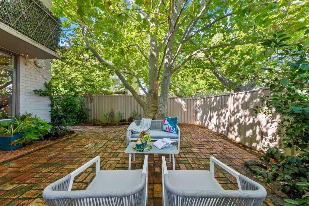 Romantic Retreat With Garden Apartment Melbourne