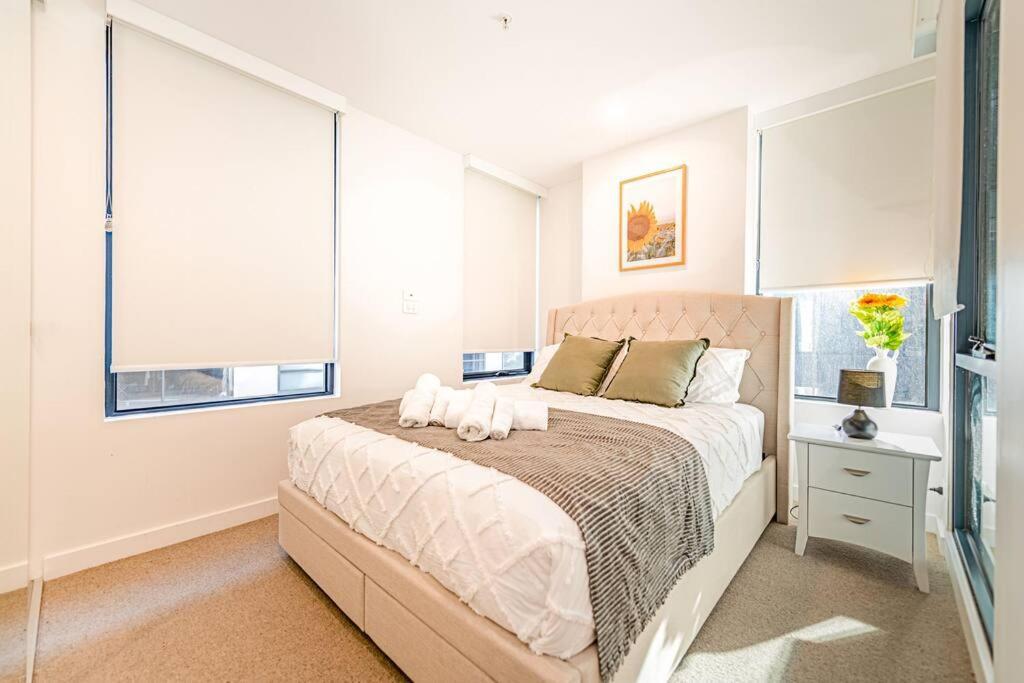 Apartment Sunny Urban Oasis