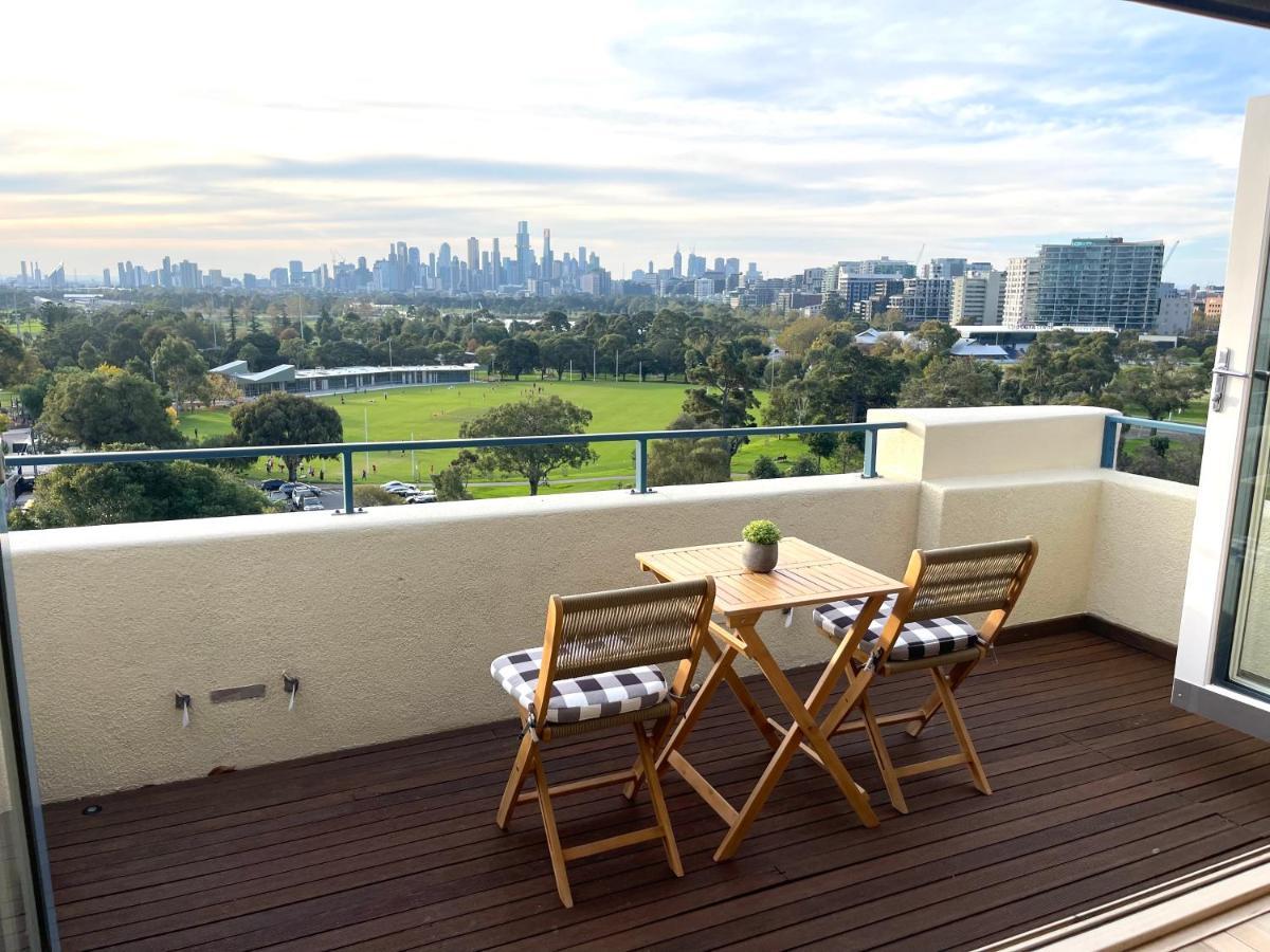 Spectacular Views Over Park Apartment Melbourne