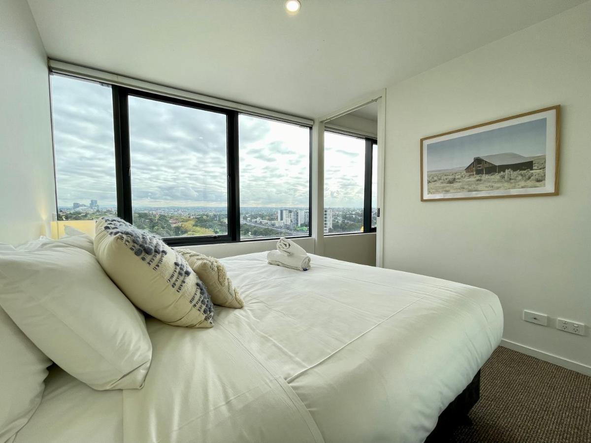 Rest Alexander Lombard Tower Collection *
