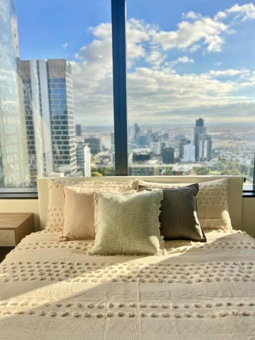 Stunning 2-bed With Panoramic Cbd Views *