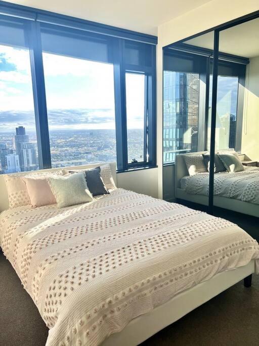 Stunning 2-bed With Panoramic Cbd Views Melbourne