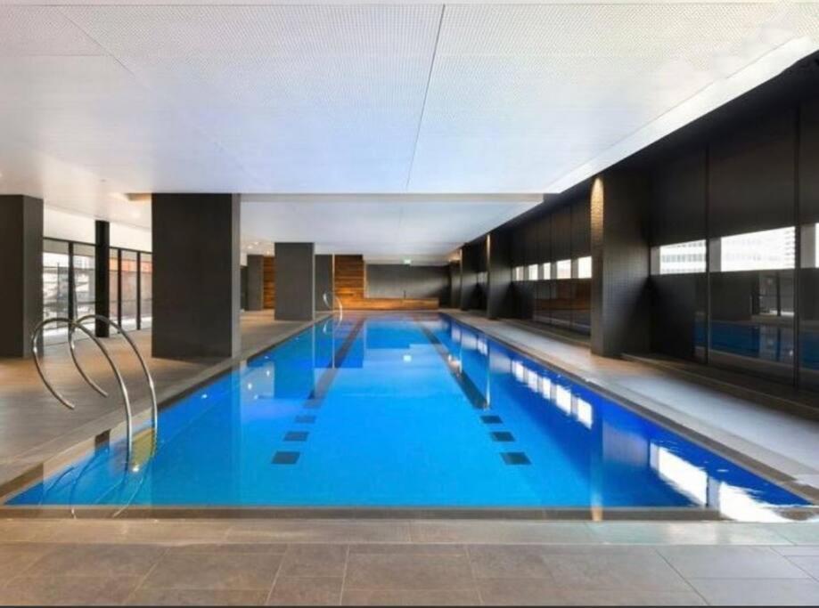 Stunning 2-bed With Panoramic Cbd Views Melbourne