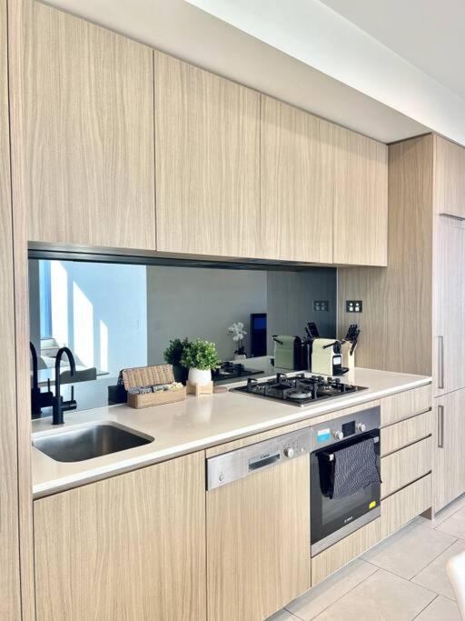Stunning 2-bed With Panoramic Cbd Views *