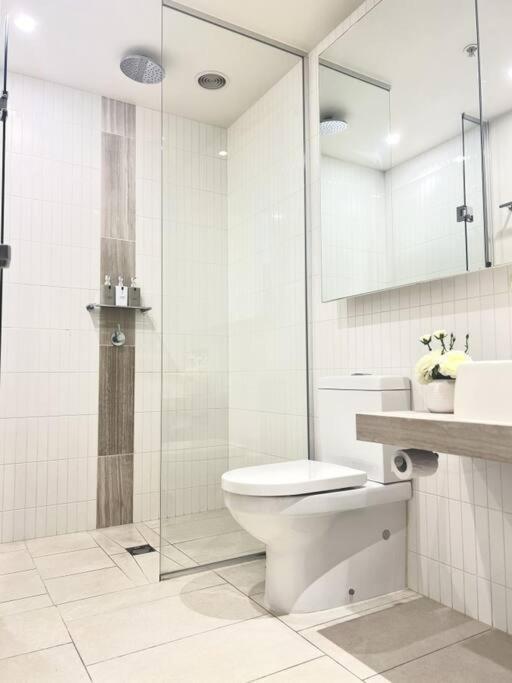 Stunning 2-bed With Panoramic Cbd Views Melbourne